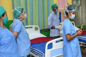 उत्तर प्रदेश : कोरोना आइसोलेशन वॉर्ड में फोन रख सकेंगे मरीज, प्रशासन ने अपना फैसला वापस लिया