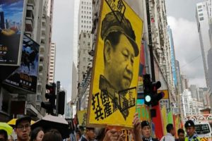 हॉन्ग कॉन्ग में विरोध दबाने के नाम पर दमनकारी नीति अपना रहा चीन, प्रदर्शनकारियों पर दागे आंसू गैस के गोले