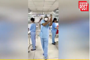जब आइसीयू में जूनियर डॉक्टरों ने कोरोना संक्रमितों के सामने फिल्मी गानों पर किया डांस