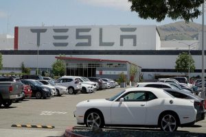Tesla: टेस्ला अपने ‘फुल सेल्फ-ड्राइविंग’ सॉफ्टवेयर को बड़े पैमाने पर करने वाला है रिलीज