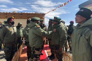 सेना प्रमुख नरवणे ने पूर्वी लद्दाख में सीमावर्ती इलाकों का किया दौरा, जवानों का बढ़ाया हौसला