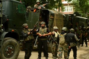 Jammu-Kashmir: बडगाम में सुरक्षाबलों से मुठभेड़ में एक आतंकी ढेर, AK-47 और पिस्तौल बरामद