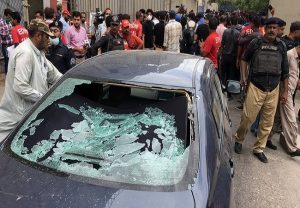 पाकिस्तान : कराची स्‍टॉक एक्‍सचेंज पर आतंकी हमला, इस संगठन ने ली जिम्मेदारी