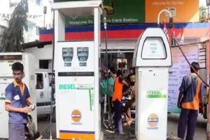 Petrol-Diesel Price Today: आज इस कीमत पर बिक रहा पेट्रोल-डीजल, जानिए अपने शहर में प्रति लीटर की कीमत