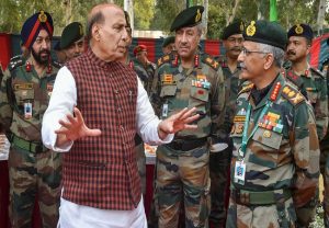 भारत-चीन सीमा विवाद के बीच रक्षा मंत्री के लद्दाख दौरे की आई नई तारीख, सेना प्रमुख होंगे साथ