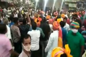 राजस्थान में ये कैसा मंजर, कांग्रेस विधायक की मौजूदगी में उड़ी सोशल डिस्‍टेंसिंग की धज्जियां