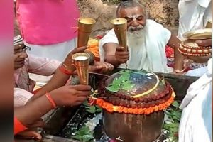 अयोध्याः 28 साल बाद राम जन्मभूमि परिसर में हुआ शिवलिंग का रुद्राभिषेक