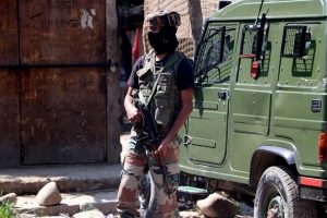 जम्मू-कश्मीर : सोपोर में सुरक्षाबलों को मिली कामयाबी, एनकाउंटर में मार गिराए 2 आतंकी