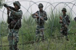कश्मीर में आतंकवादी समूह का भंडाफोड़, लश्कर के 5 सहयोगी गिरफ्तार