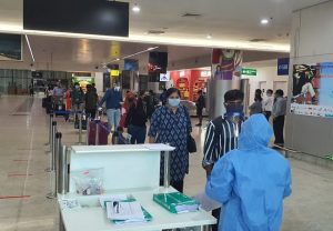 दुबई से लौटे लोगों ने गोवा एयरपोर्ट पर किया हंगामा, क्वारंटीन सेंटर जाने से किया इनकार