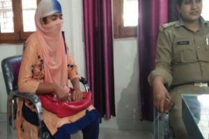 उत्तर प्रदेश : 25 जिलों में नौकरी करने वाली शिक्षिका गिरफ्तार