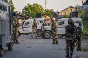 Jammu & Kashmir : पाकिस्तान ने फिर किया संघर्ष विराम का उल्लंघन, गोलीबारी में एक जवान शहीद