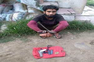 जम्मू-कश्मीर : शोपियां में पकड़ा गया लश्कर का आतंकी जाकिर, भारी मात्रा में गोलाबारूद बरामद