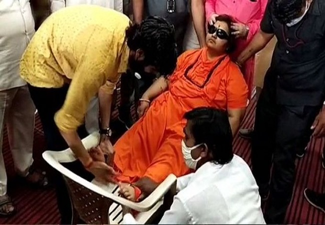 मध्य प्रदेश : सांसद साध्वी प्रज्ञा की तबीयत बिगड़ी, बीजेपी ऑफिस में कार्यक्रम के दौरान हुई बेहोश