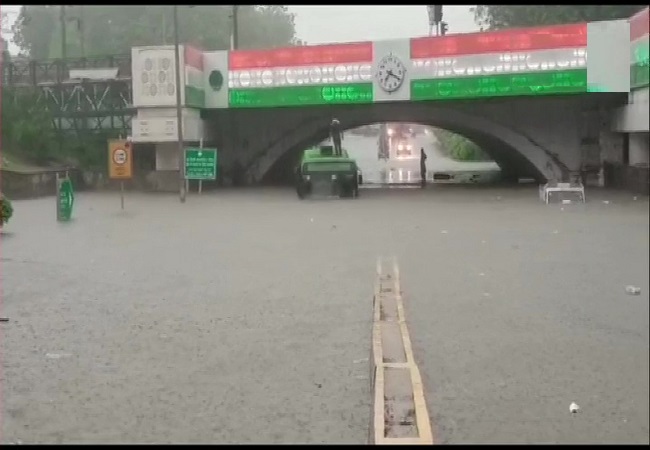 Delhi bus flood