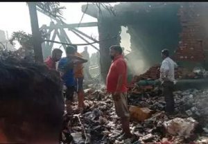 गाजियाबाद में भीषण हादसा, पेंसिल बम और कैंडल बनाने वाली फैक्ट्री में लगी आग, 8 लोगों की मौत