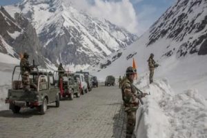 India China Dispute : लद्दाख की ठंड में पस्त हुए चीनी सैनिक, सीना ताने खड़े हैं भारतीय जवान