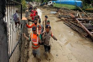इंडोनेशिया में आई बाढ़ से मरने वालों का आंकड़ा 32 हुआ
