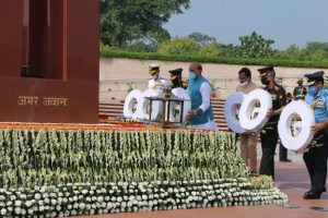 कारगिल विजय दिवस : अमित शाह, राजनाथ सिंह समेत तमाम दिग्गज नेताओं ने किया शहीदों को नमन