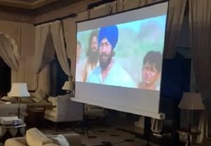 एक तरफ सत्ता संग्राम, दूसरी तरफ जयपुर के होटल में लगान फिल्म देख रहे थे गहलोत गुट के विधायक