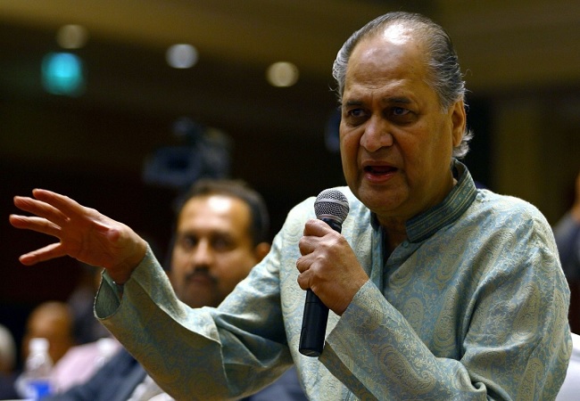 राहुल बजाज छोड़ेंगे फाइनेंस बॉस का पद, अब बेटे संजीव संभालेंगे कमान