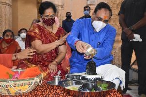 सोमनाथ मंदिर पहुंचे गुजरात के CM विजय रुपाणी, कोरोना संकट से मुक्ति के लिए की पूजा-अर्चना