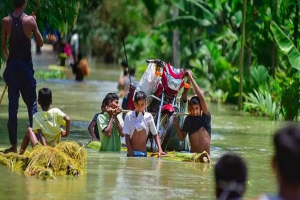 असम में बाढ़ का कहर जारी : मरने वालों की संख्या हुई 123, 70 लाख से ज्यादा लोग प्रभावित
