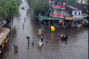गुजरात में भारी बारिश से बाढ़ जैसे हालात, मौसम विभाग ने जारी किया हाई अलर्ट