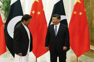 Pakistan: चीन से ‘गेम’ पड़ गया इमरान खान को भारी, इन वजहों से पीएम पद पर मंडराया संकट