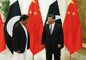 Pakistan: चीन से ‘गेम’ पड़ गया इमरान खान को भारी, इन वजहों से पीएम पद पर मंडराया संकट
