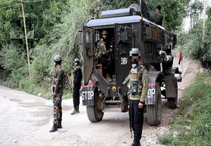 कश्मीर घाटी में पिछले 24 घंटे में दूसरी मुठभेड़, सुरक्षा बलों ने तीन आतंकियों को किया ढेर