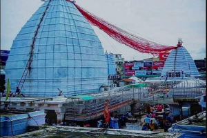 देशभर से भगवान शिव के मंदिरों की तस्वीरें आई सामने, सोशल डिस्टेंसिंग का रखा जा रहा ध्यान