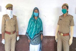 हिंदू देवी-देवताओं पर अभद्र टिप्पणी करने वाली महिला चढ़ी पुलिस के हत्थे