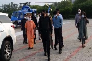 वाराणसी: CM योगी की सुरक्षा में तैनात 4 पुलिसकर्मी निकले कोरोना संक्रमित, अचानक बदला गया कार्यक्रम