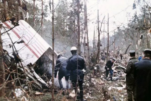 China Plane Crash: चीन में दुर्घटनाग्रस्त हुए विमान के इंजन का टुकड़ा बरामद, जांच जारी