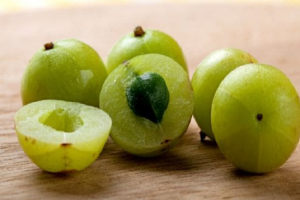 Health Tips : आंवले का सेवन है काफी फायदेमंद, यहां जानें फायदे