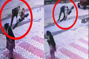 बेंगलुरू में सड़क पर चल रही महिला पर जा गिरा ऑटोवाला, महिला को लगे 52 टांके, वीडियो हुआ वायरल