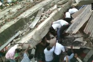 मध्यप्रदेश : देवास में गिरा दो मंजिला मकान, 6 लोग बचाए गए, रेस्क्यू ऑपरेशन जारी