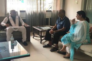 हरियाणा के मुख्यमंत्री मनोहर लाल खट्टर ने की सुशांत के पिता से मुलाकात
