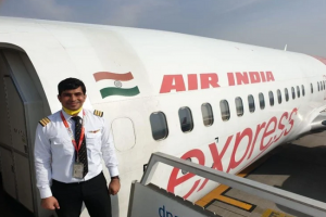 केरल विमान हादसा : को-पायलट अखिलेश कुमार के घर 10 दिन बाद आने वाली थी खुशियां, अब पसरा मातम