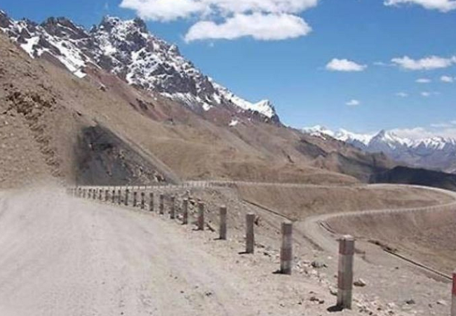 darcha to ladakh road