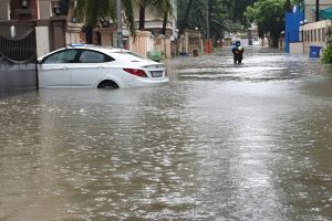 मुंबई : भारी बारिश से एक की मौत, दोपहर में हाई टाइड की आशंका