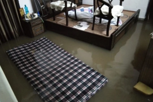 हरिद्वार में बारिश का कहर : मूसलाधार बारिश से पानी में तैरता मिला सामान, देखे तस्वीरें