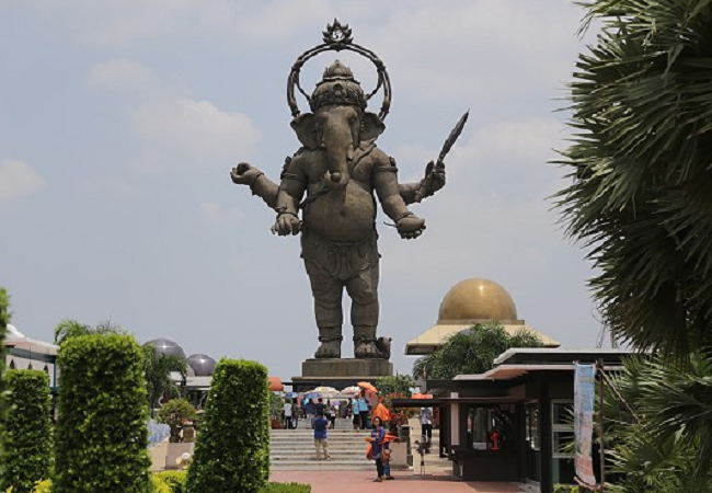 thai ganesh statue