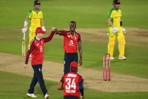 साउथैम्पटन टी 20 : रोमांचक मैच में आस्ट्रेलिया से 2 रन से जीता इंग्लैंड