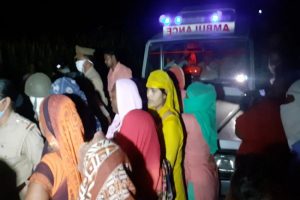 Hathras Gangrape : परिजनों के भारी विरोध के बाद भी पुलिस ने कराया पीड़िता का अंतिम संस्कार