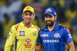 IPL 2021: टीम इंडिया के पूर्व कप्तान धोनी ने रोहित को बताया ‘लालची’, जानिए वजह (Video)