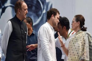 Jolt To Congress: गुलाम नबी चल रहे ऐसी-ऐसी चाल, लगातार बढ़ती जा रही है सोनिया-राहुल की टेंशन