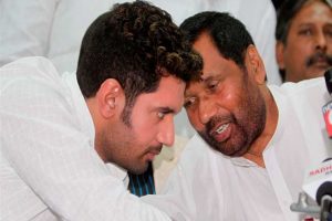 Delhi: LJP की कमान गंवाने के बाद चिराग पासवान को लगा एक और झटका, अब पिता की याद से जुड़ी एक और चीज भी हाथ से गई