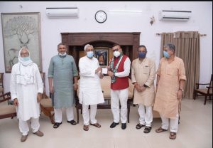 Bihar Elections 2020: बिहार के पूर्व DGP गुप्तेश्वर पांडे सीएम नीतीश कुमार के आवास पर हुए JDU में शामिल